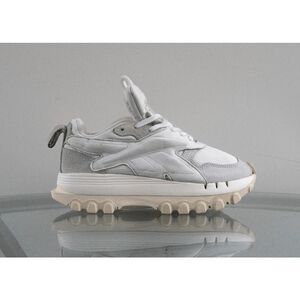 Reebok Women's Gray and Cream Sneakers